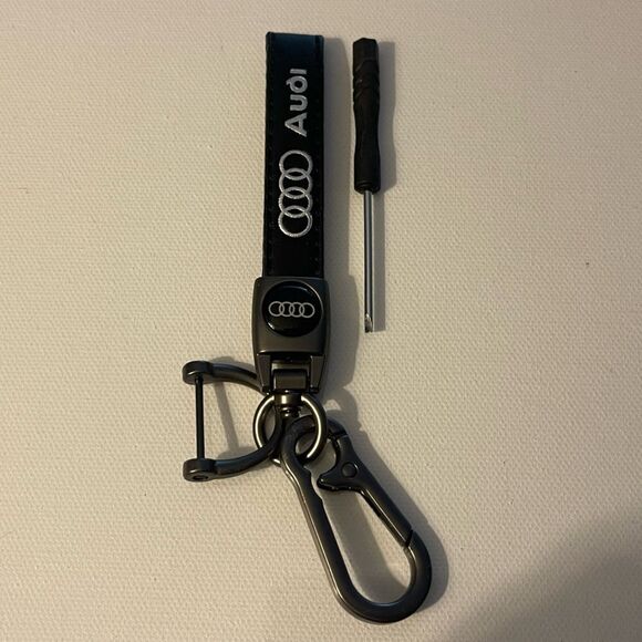 Audi key Fob Keychain in Black Leather with Logo NWT - Picture 2 of 4